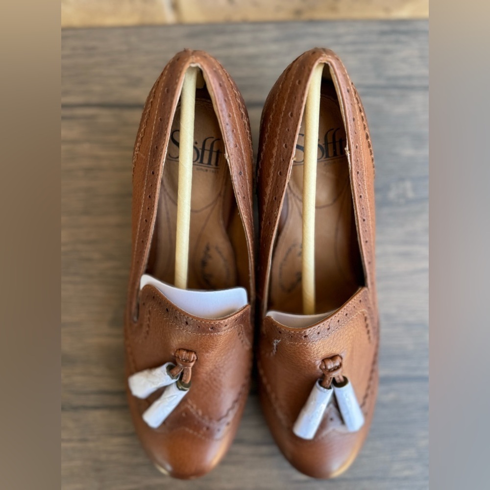 Sofft Brown Leather Tassel Mid Heel Pump - Picture 6 of 7